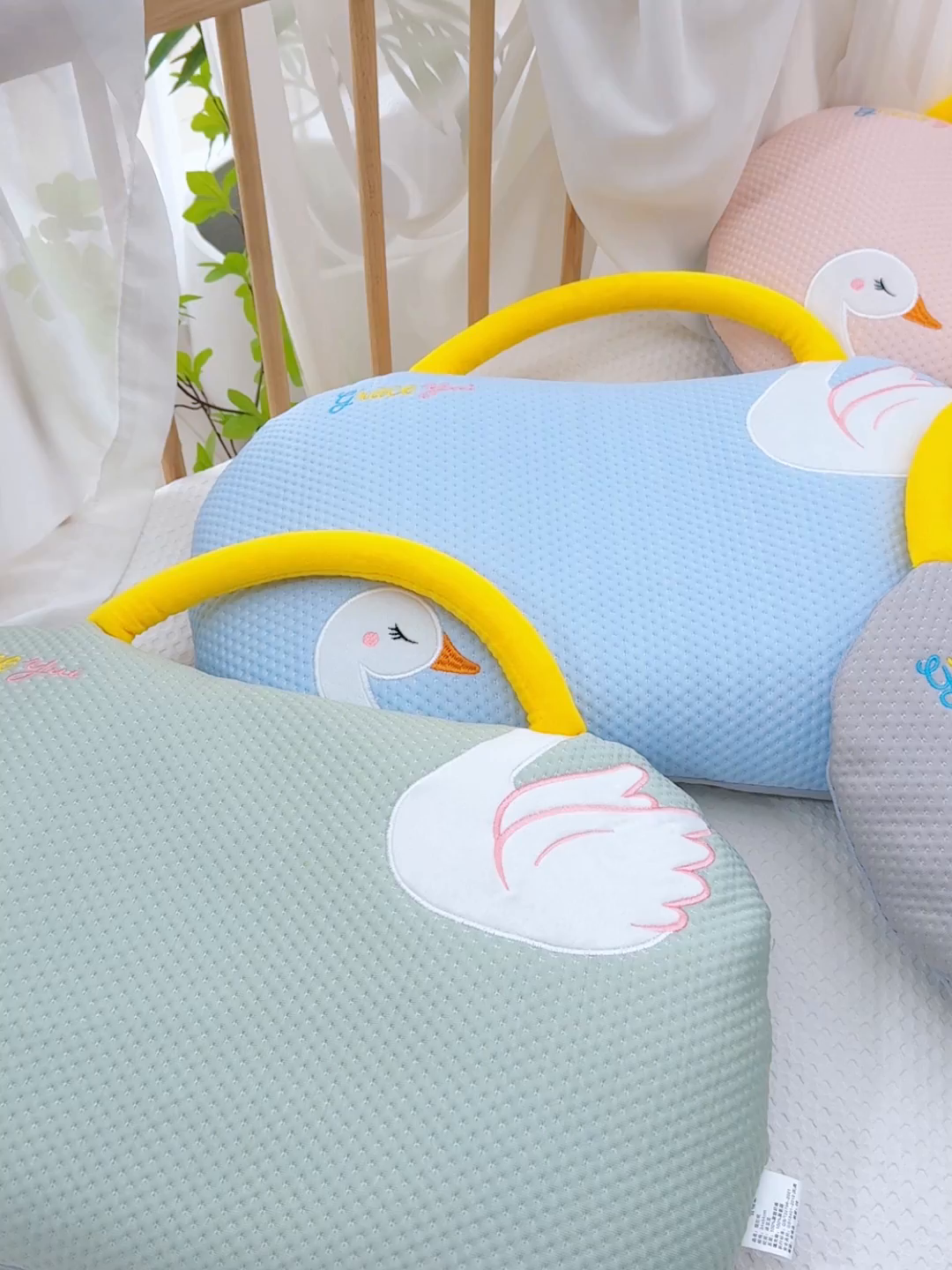 91家纺网 家纺一手货源 找家纺 （总）仁宇枕业 2026新款婴幼儿夏季冰豆豆凉豆豆儿童白天鹅系列荞麦枕头枕芯