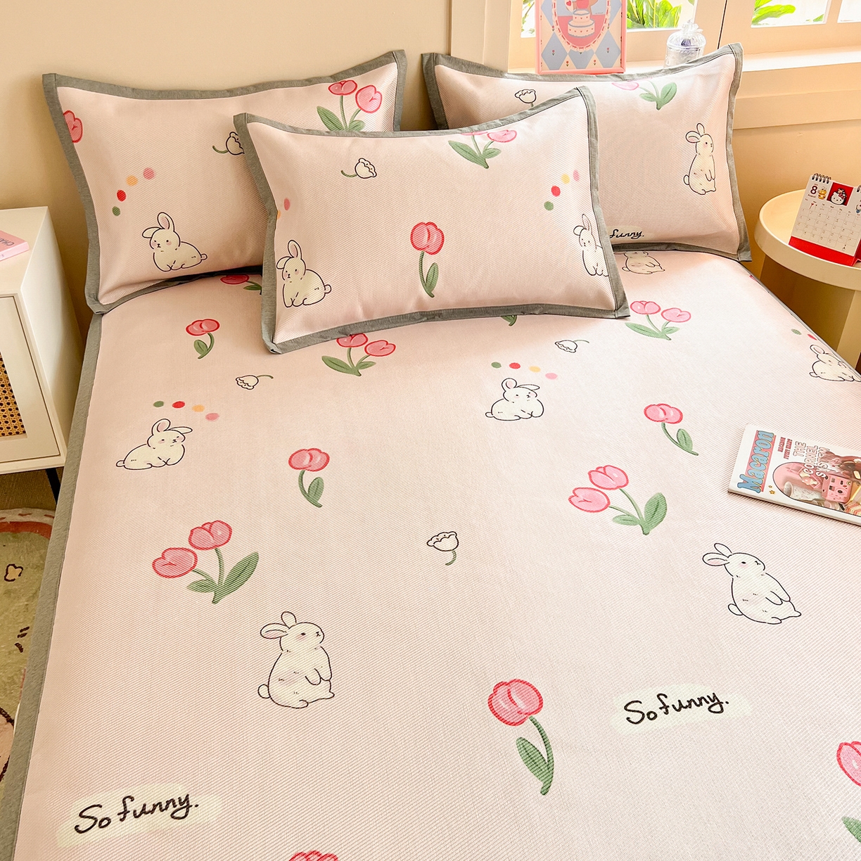 91家纺网 家纺一手货源 找家纺 懒猫家纺 2026新款250D数码印花宽边圆网冰丝凉席 精灵兔