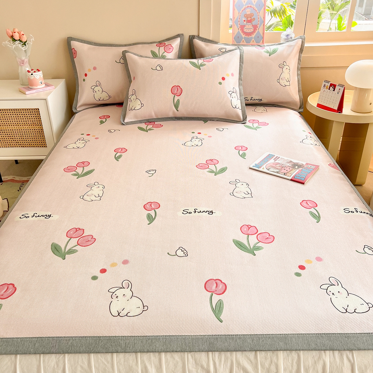 91家纺网 家纺一手货源 找家纺 懒猫家纺 2026新款250D数码印花宽边圆网冰丝凉席 精灵兔