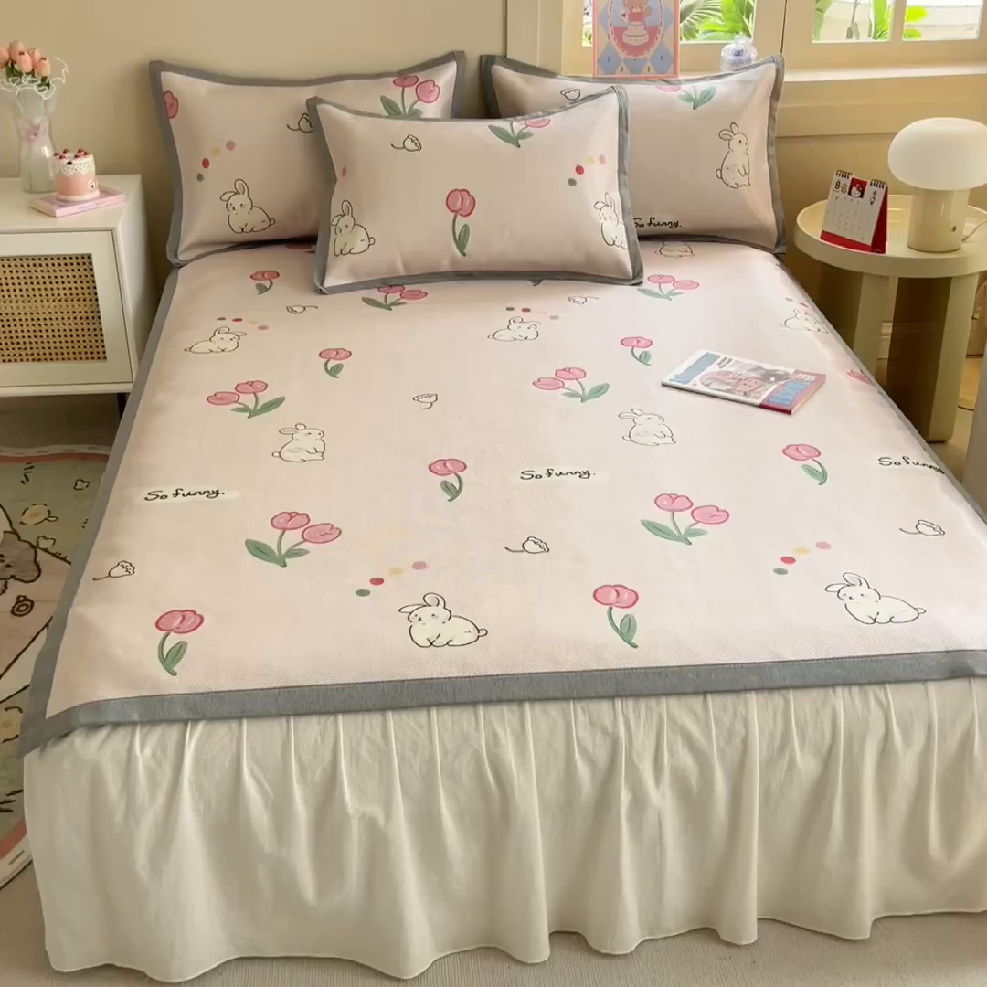 91家纺网 家纺一手货源 找家纺 懒猫家纺 2026新款250D数码印花宽边圆网冰丝凉席 精灵兔