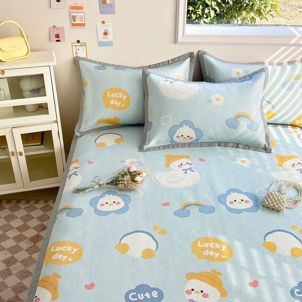 91家纺网 家纺一手货源 找家纺 懒猫家纺 2026新款250D数码印花宽边圆网冰丝凉席 可爱鸭