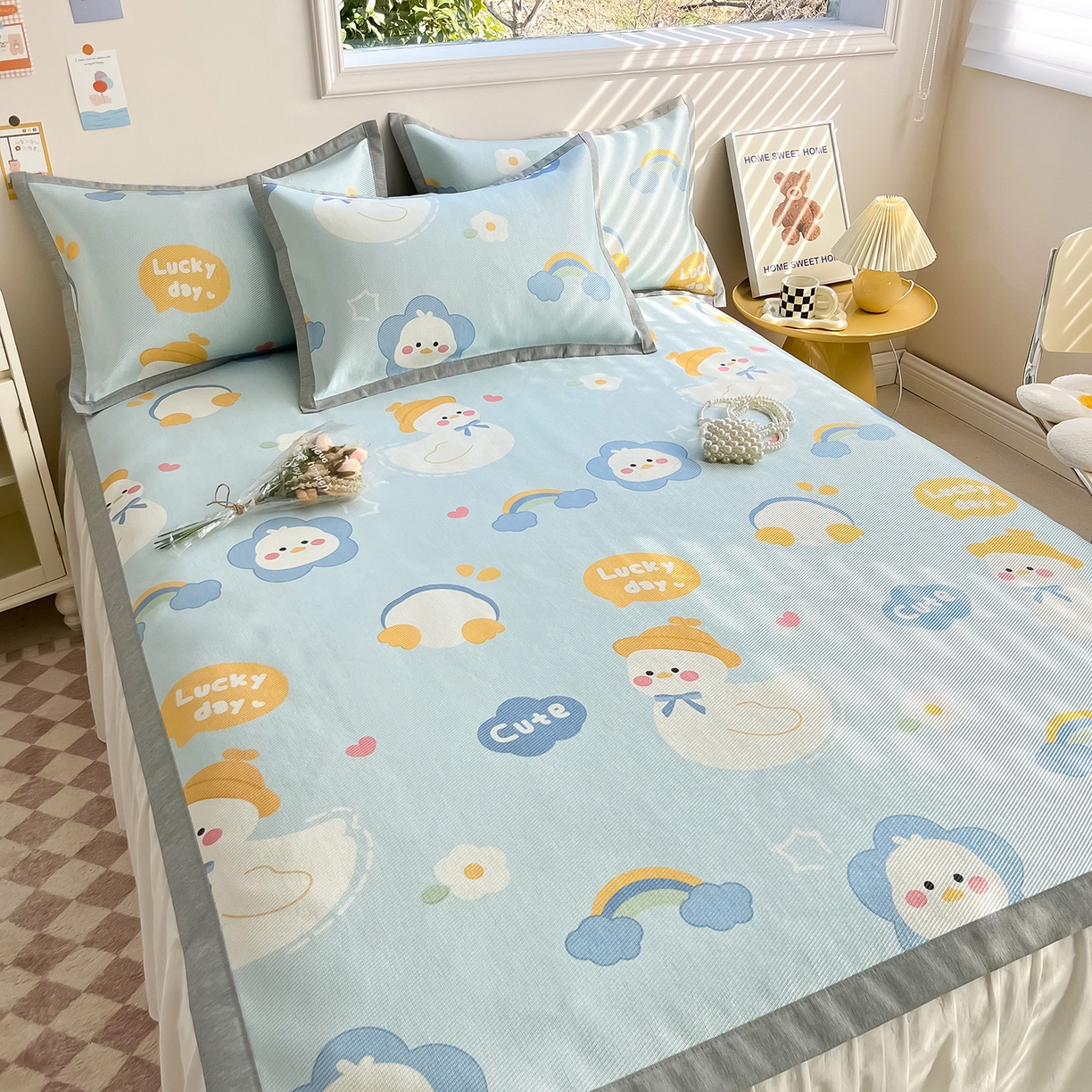 91家纺网 家纺一手货源 找家纺 懒猫家纺 2026新款250D数码印花宽边圆网冰丝凉席 可爱鸭