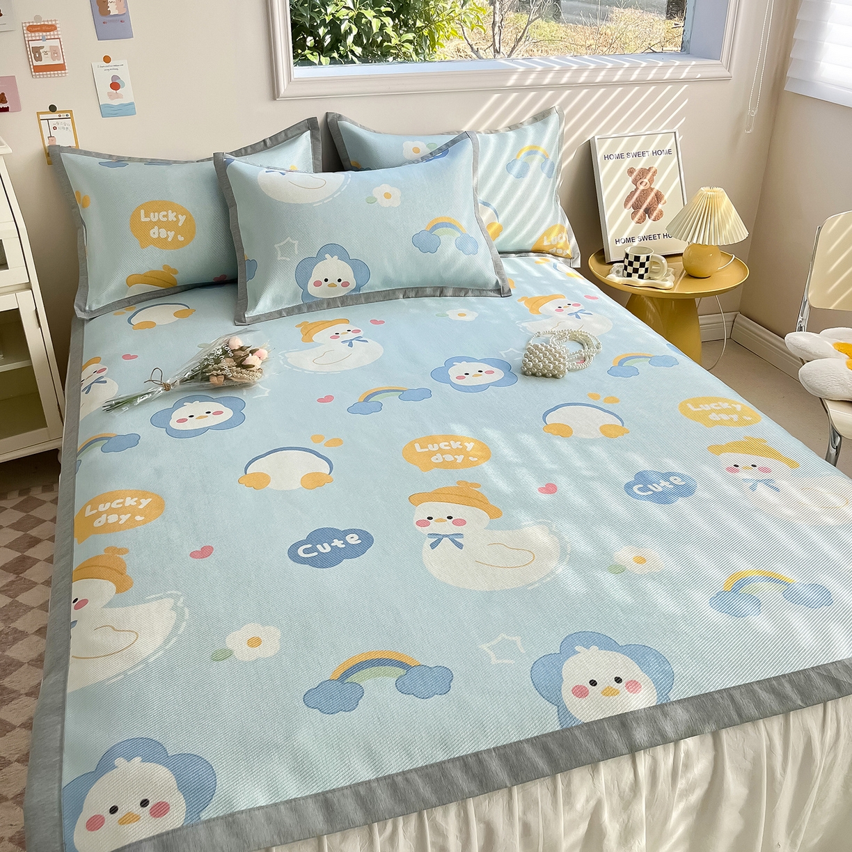 91家纺网 家纺一手货源 找家纺 懒猫家纺 2026新款250D数码印花宽边圆网冰丝凉席 可爱鸭