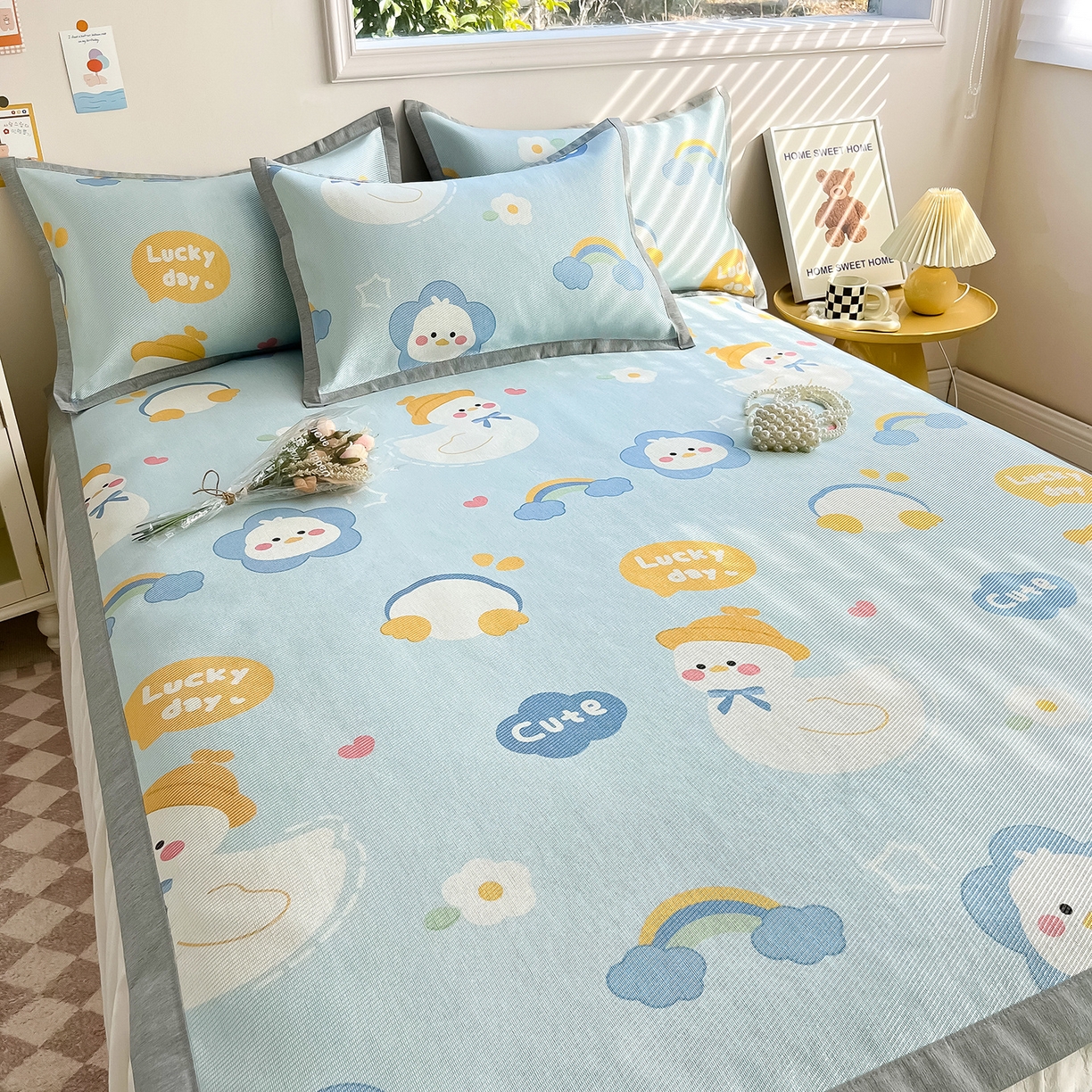 91家纺网 家纺一手货源 找家纺 懒猫家纺 2026新款250D数码印花宽边圆网冰丝凉席 可爱鸭