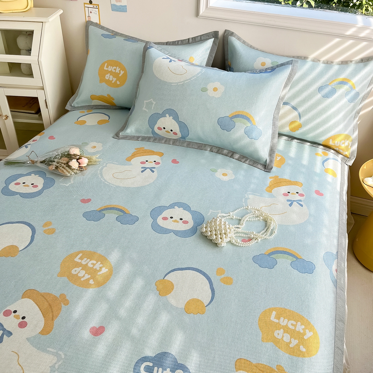 91家纺网 家纺一手货源 找家纺 懒猫家纺 2026新款250D数码印花宽边圆网冰丝凉席 可爱鸭