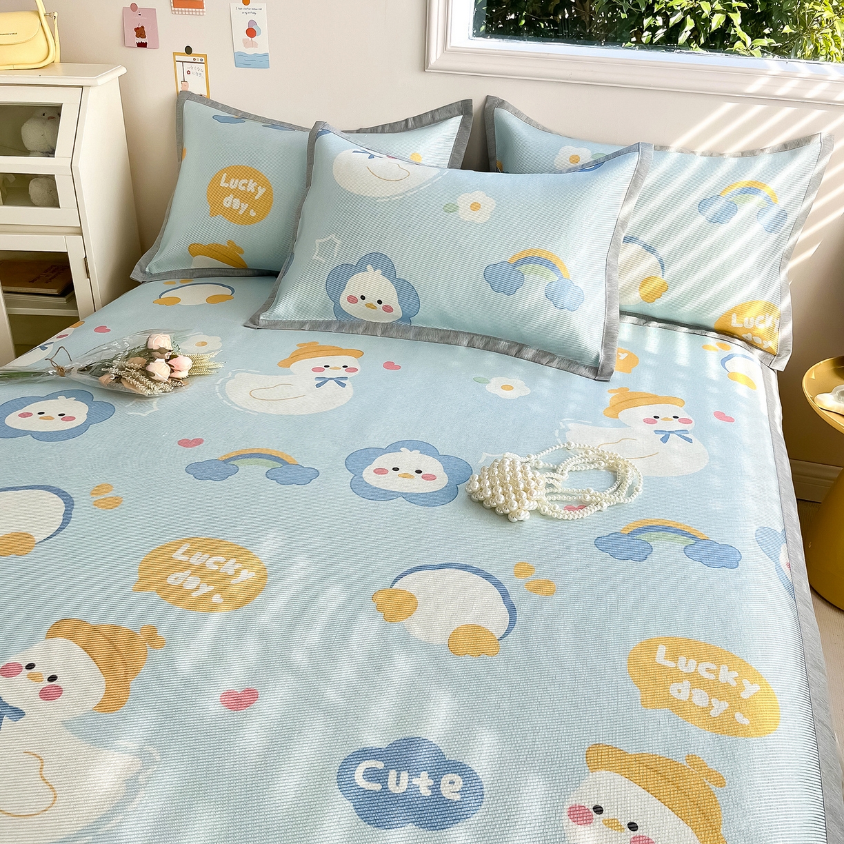 91家纺网 家纺一手货源 找家纺 懒猫家纺 2026新款250D数码印花宽边圆网冰丝凉席 可爱鸭