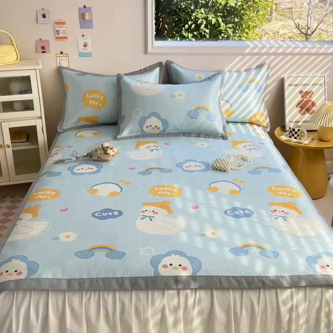 91家纺网 家纺一手货源 找家纺 懒猫家纺 2026新款250D数码印花宽边圆网冰丝凉席 可爱鸭