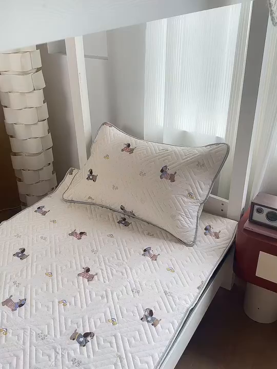 91家纺网 家纺一手货源 找家纺 舒居家纺 2026新款学生床全棉软床垫床盖 围脖狗狗