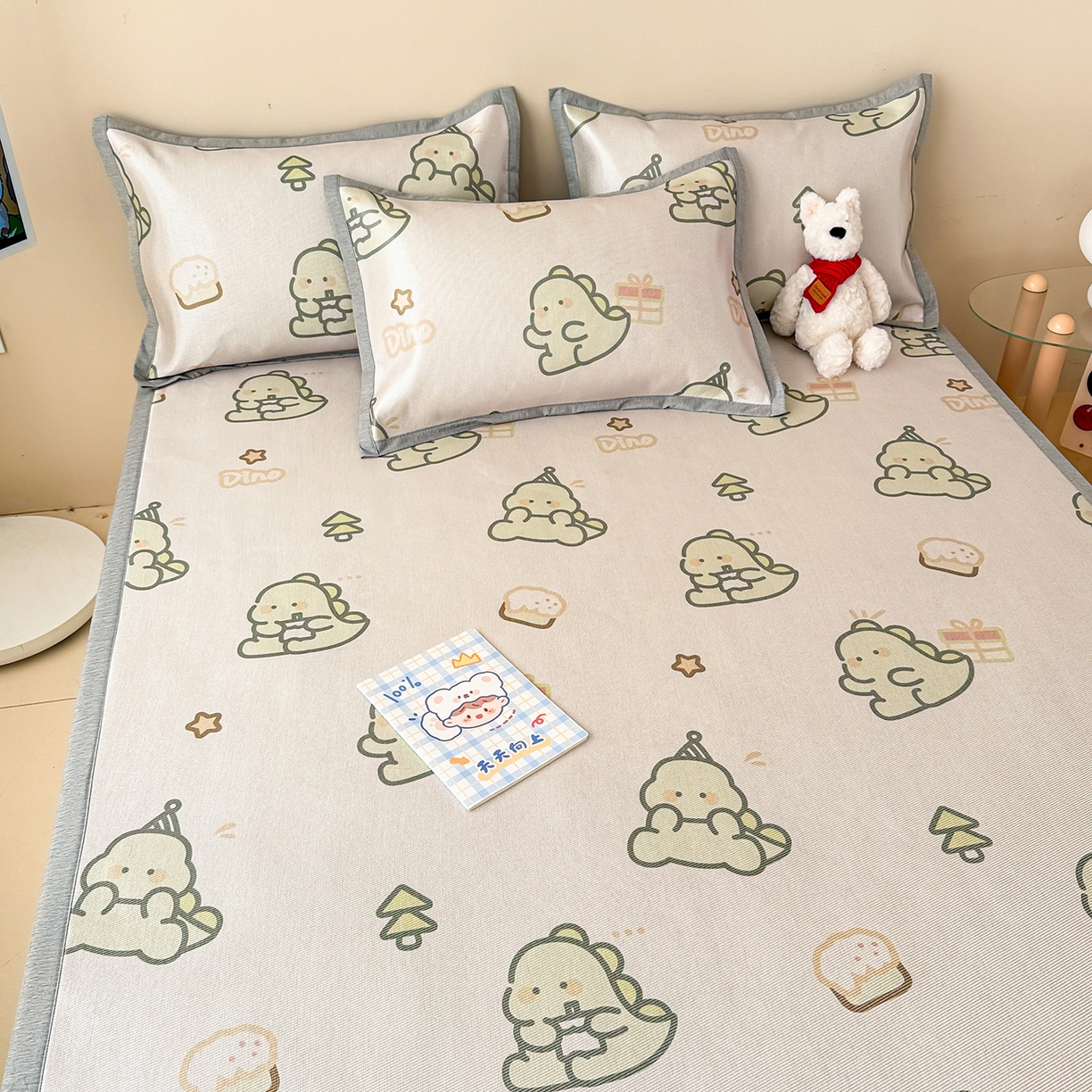 91家纺网 家纺一手货源 找家纺 懒猫家纺 2026新款250D数码印花宽边圆网冰丝凉席 礼物恐龙