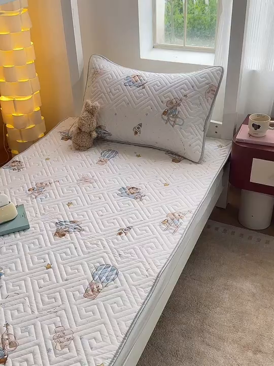 91家纺网 家纺一手货源 找家纺 舒居家纺 2026新款学生床全棉软床垫床盖 嘉年华