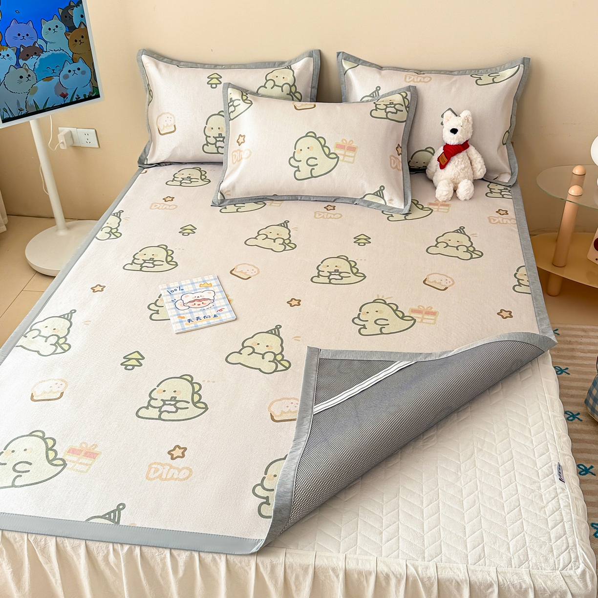 91家纺网 家纺一手货源 找家纺 懒猫家纺 2026新款250D数码印花宽边圆网冰丝凉席 礼物恐龙