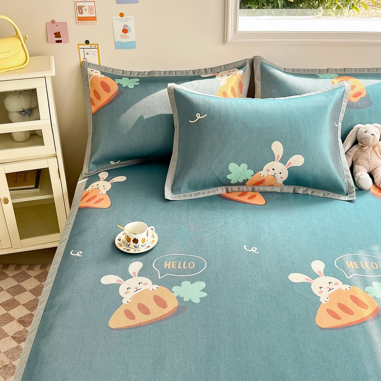 91家纺网 家纺一手货源 找家纺 懒猫家纺 2026新款250D数码印花宽边圆网冰丝凉席 萝卜兔