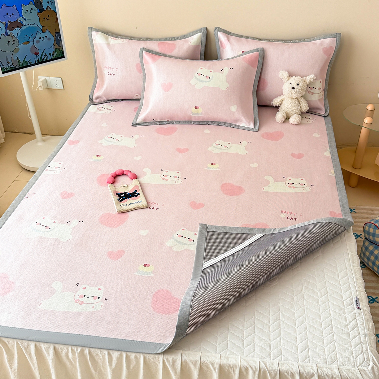 91家纺网 家纺一手货源 找家纺 懒猫家纺 2026新款250D数码印花宽边圆网冰丝凉席 慕斯小猫