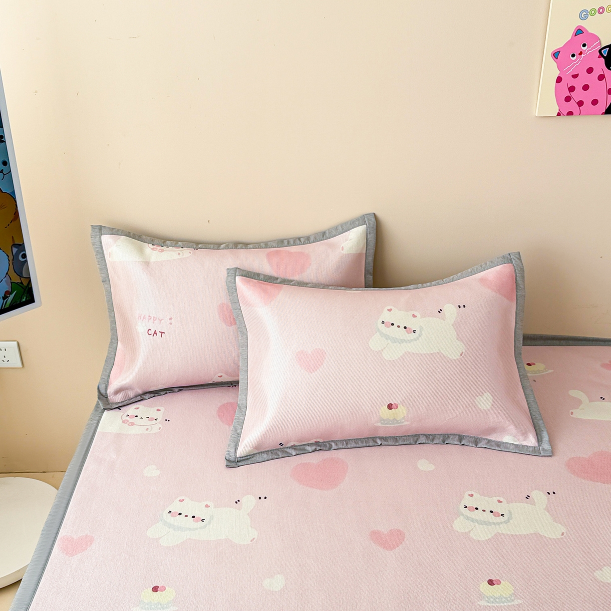 91家纺网 家纺一手货源 找家纺 懒猫家纺 2026新款250D数码印花宽边圆网冰丝凉席 慕斯小猫