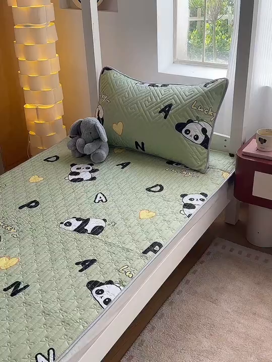 91家纺网 家纺一手货源 找家纺 舒居家纺 2026新款学生床全棉软床垫床盖 熊猫彩绘