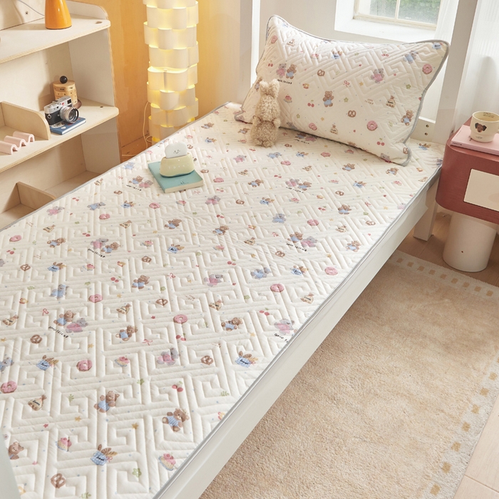 91家纺网 家纺一手货源 找家纺 舒居家纺 2026新款学生床全棉软床垫床盖 糕点熊