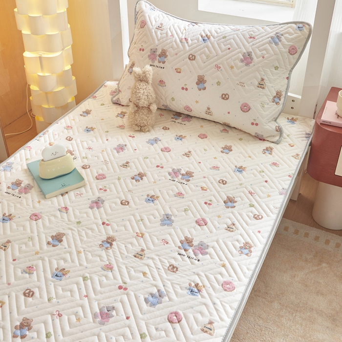 91家纺网 家纺一手货源 找家纺 舒居家纺 2026新款学生床全棉软床垫床盖 糕点熊