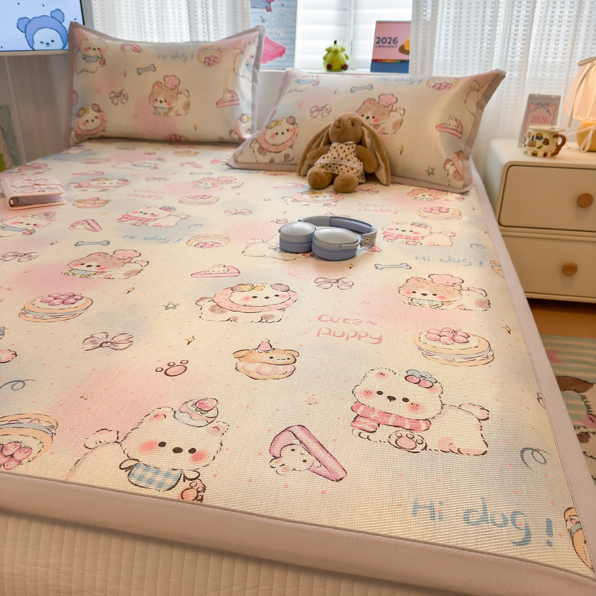 91家纺网 家纺一手货源 找家纺 懒猫家纺 2026新款250D数码印花宽边圆网冰丝凉席 奶芙小狗