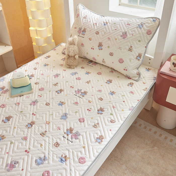 91家纺网 家纺一手货源 找家纺 舒居家纺 2026新款学生床全棉软床垫床盖 糕点熊