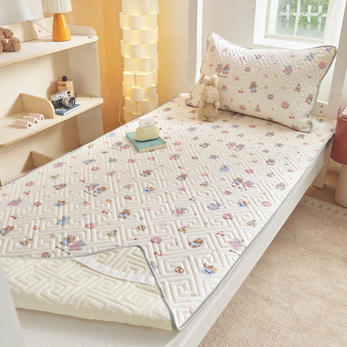 91家纺网 家纺一手货源 找家纺 舒居家纺 2026新款学生床全棉软床垫床盖 糕点熊