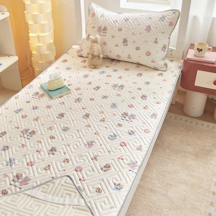 91家纺网 家纺一手货源 找家纺 舒居家纺 2026新款学生床全棉软床垫床盖 糕点熊