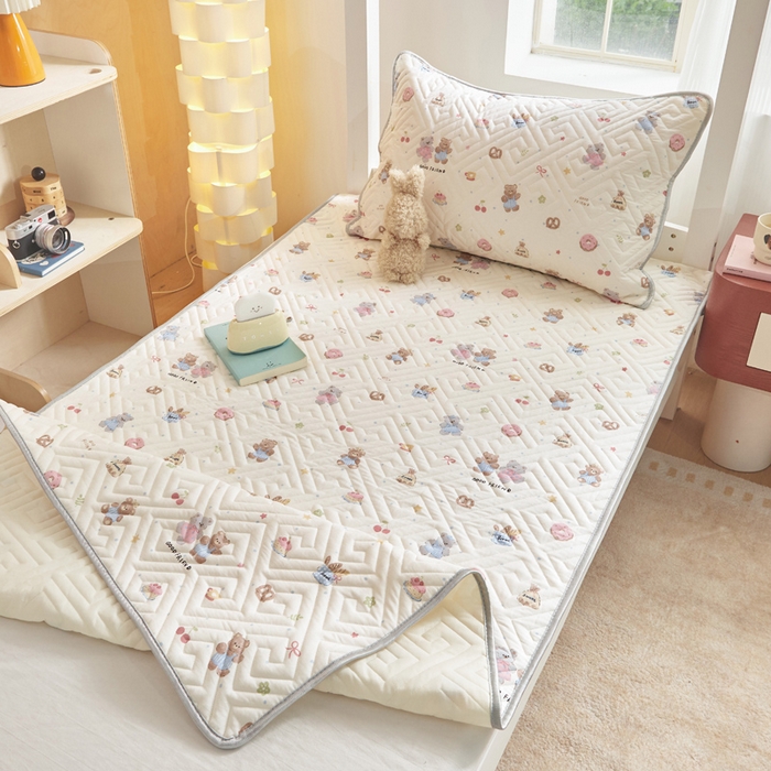 91家纺网 家纺一手货源 找家纺 舒居家纺 2026新款学生床全棉软床垫床盖 糕点熊