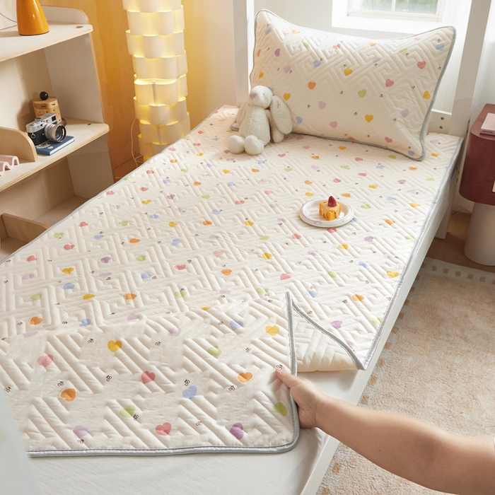 91家纺网 家纺一手货源 找家纺 舒居家纺 2026新款学生床全棉软床垫床盖 萌萌心语