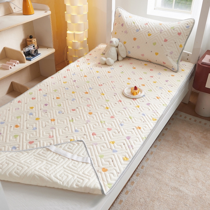 91家纺网 家纺一手货源 找家纺 舒居家纺 2026新款学生床全棉软床垫床盖 萌萌心语