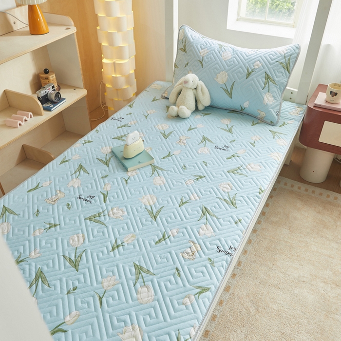 91家纺网 家纺一手货源 找家纺 舒居家纺 2026新款学生床全棉软床垫床盖 百合兔草绿