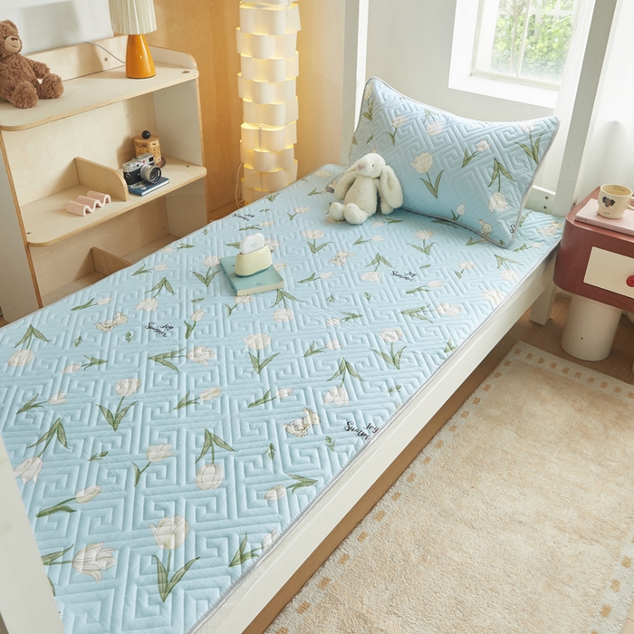 91家纺网 家纺一手货源 找家纺 舒居家纺 2026新款学生床全棉软床垫床盖 百合兔草绿