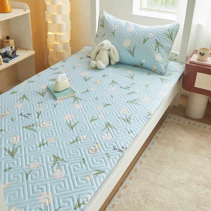 91家纺网 家纺一手货源 找家纺 舒居家纺 2026新款学生床全棉软床垫床盖 百合兔草绿