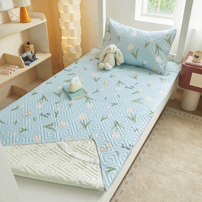 91家纺网 家纺一手货源 找家纺 舒居家纺 2026新款学生床全棉软床垫床盖 百合兔草绿