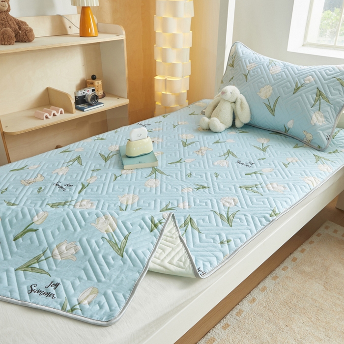 91家纺网 家纺一手货源 找家纺 舒居家纺 2026新款学生床全棉软床垫床盖 百合兔草绿