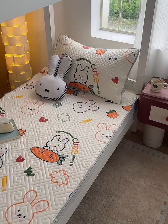 91家纺网 家纺一手货源 找家纺 舒居家纺 2026新款学生床全棉软床垫床盖 飞天萝卜