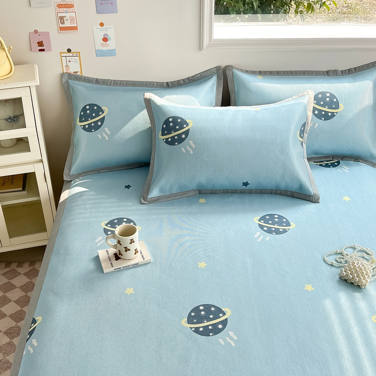 91家纺网 家纺一手货源 找家纺 懒猫家纺 2026新款250D数码印花宽边圆网冰丝凉席 探索星球