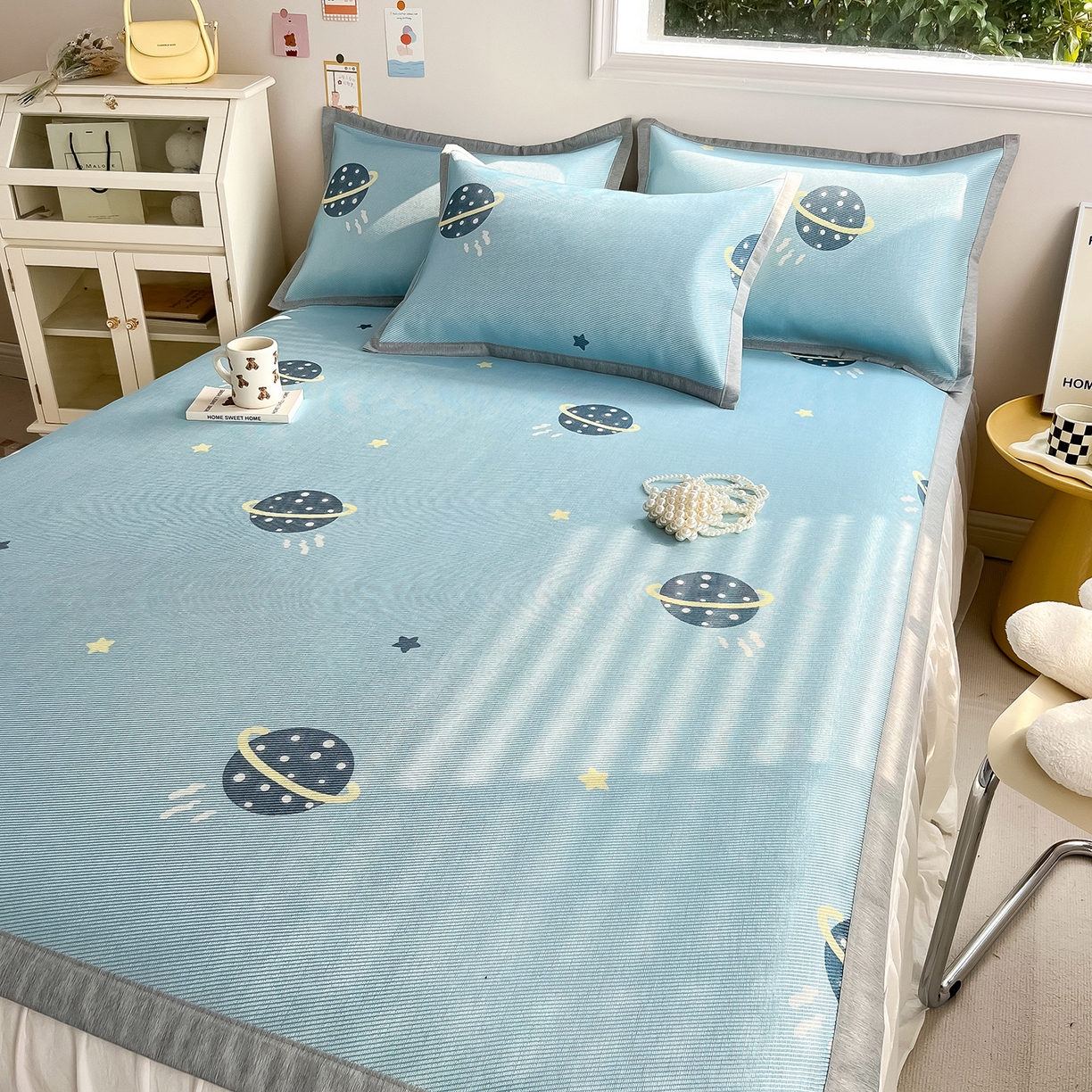 91家纺网 家纺一手货源 找家纺 懒猫家纺 2026新款250D数码印花宽边圆网冰丝凉席 探索星球