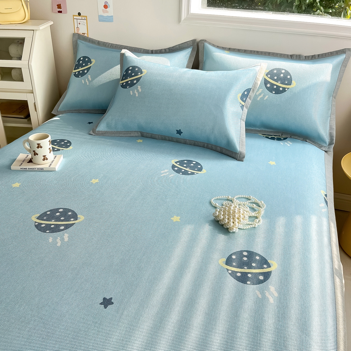 91家纺网 家纺一手货源 找家纺 懒猫家纺 2026新款250D数码印花宽边圆网冰丝凉席 探索星球