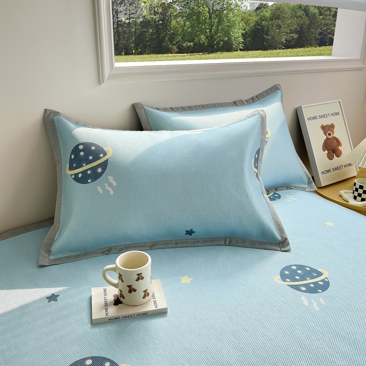 91家纺网 家纺一手货源 找家纺 懒猫家纺 2026新款250D数码印花宽边圆网冰丝凉席 探索星球