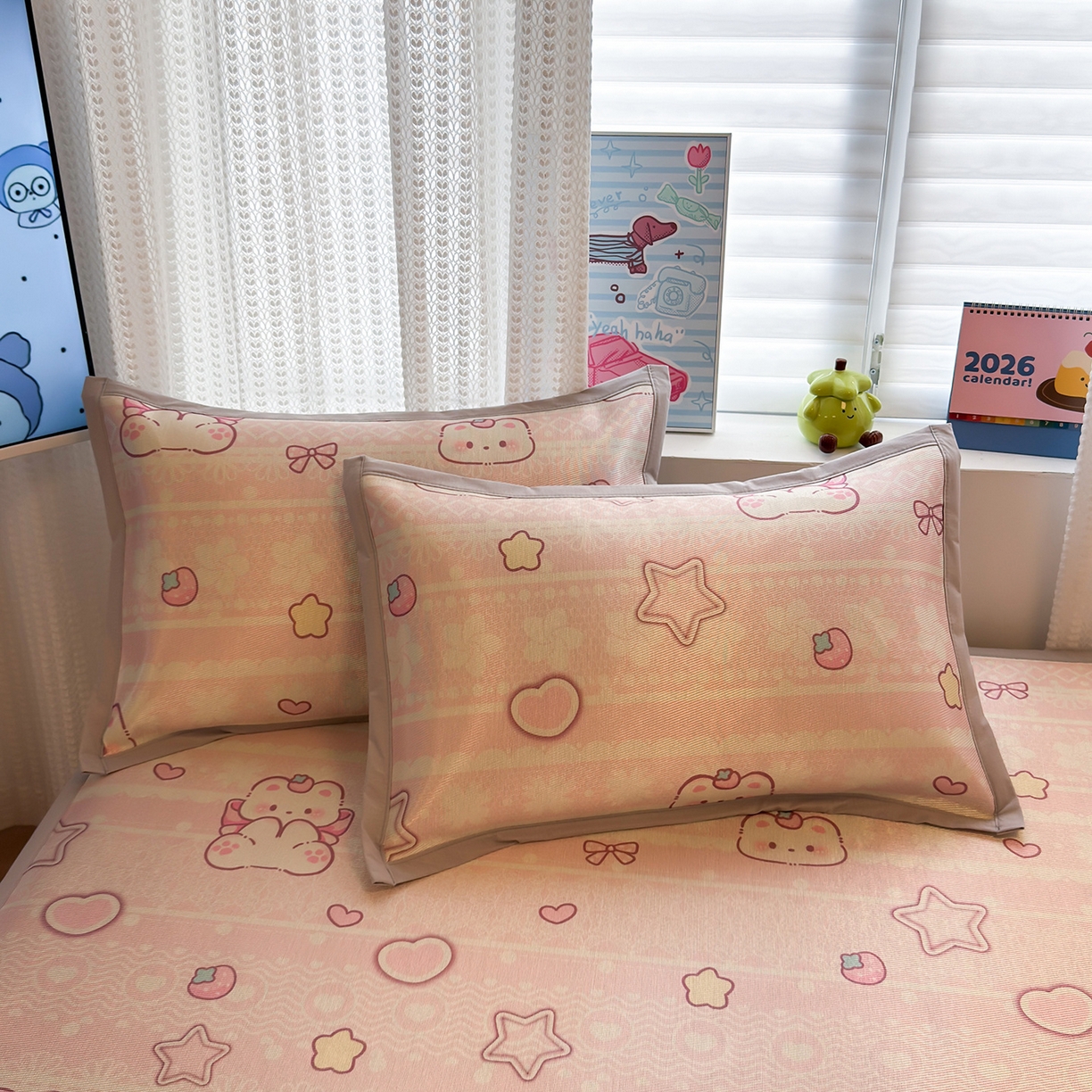 91家纺网 家纺一手货源 找家纺 懒猫家纺 2026新款250D数码印花宽边圆网冰丝凉席 桃心小熊