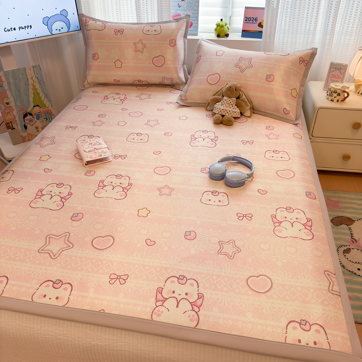 91家纺网 家纺一手货源 找家纺 懒猫家纺 2026新款250D数码印花宽边圆网冰丝凉席 桃心小熊