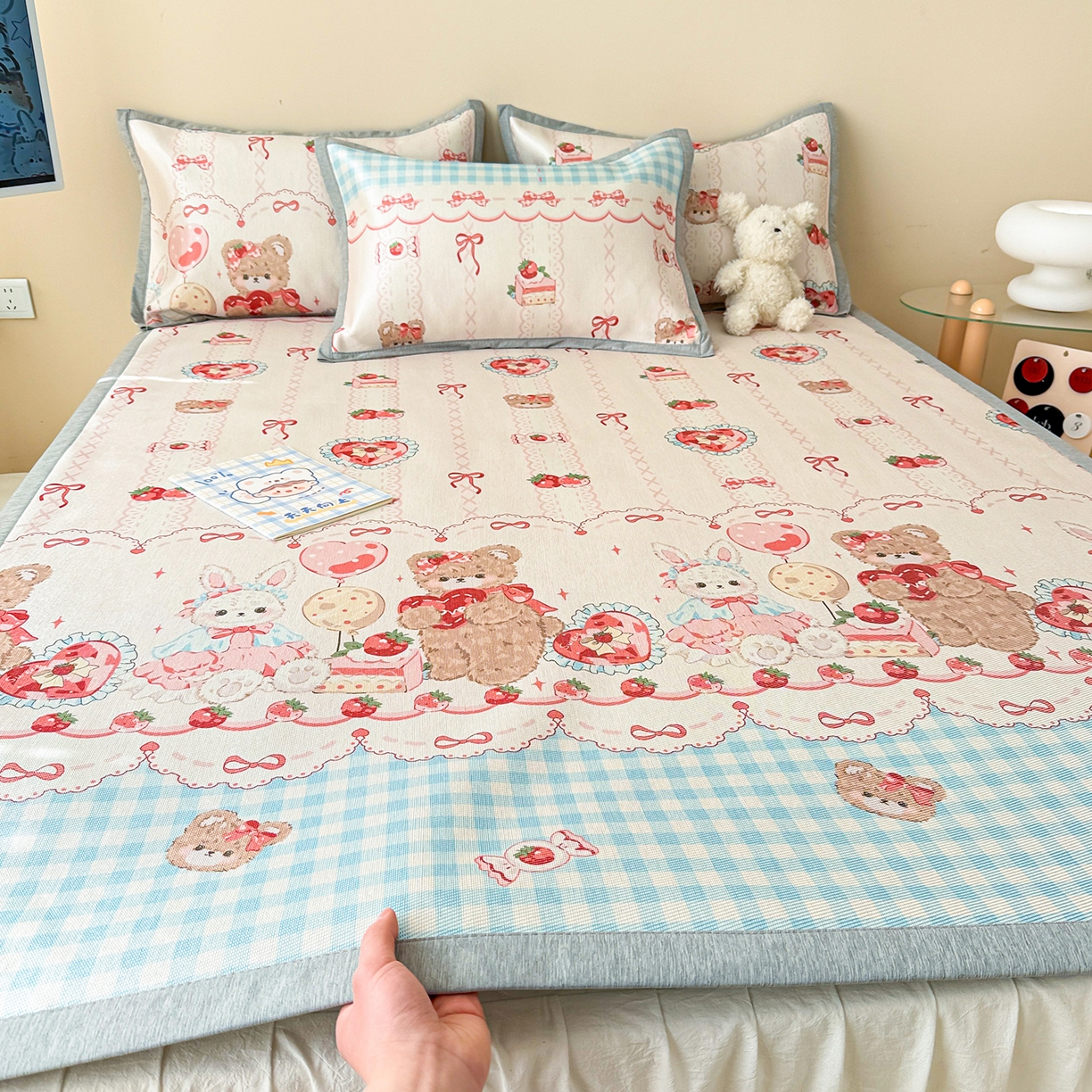 91家纺网 家纺一手货源 找家纺 懒猫家纺 2026新款250D数码印花宽边圆网冰丝凉席 甜品屋