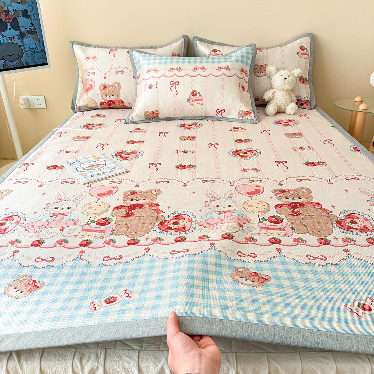 91家纺网 家纺一手货源 找家纺 懒猫家纺 2026新款250D数码印花宽边圆网冰丝凉席 甜品屋