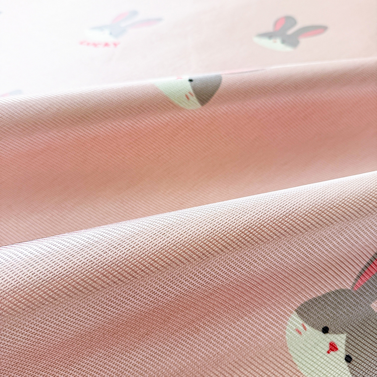 91家纺网 家纺一手货源 找家纺 懒猫家纺 2026新款250D数码印花宽边圆网冰丝凉席 小兔子