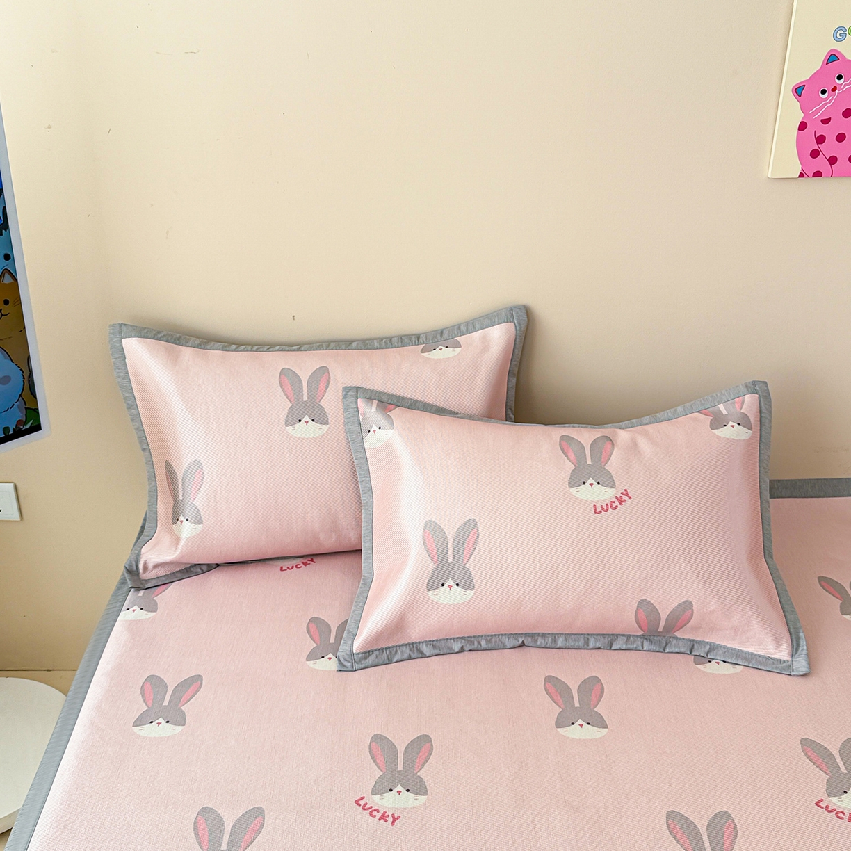 91家纺网 家纺一手货源 找家纺 懒猫家纺 2026新款250D数码印花宽边圆网冰丝凉席 小兔子