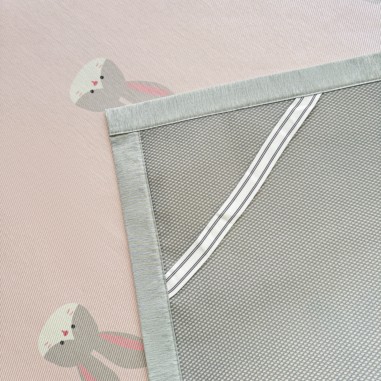 91家纺网 家纺一手货源 找家纺 懒猫家纺 2026新款250D数码印花宽边圆网冰丝凉席 小兔子