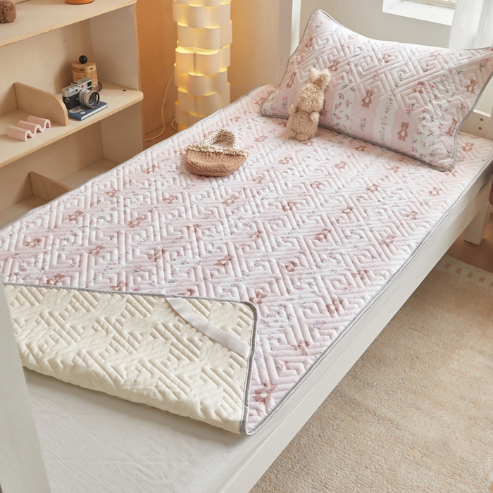 91家纺网 家纺一手货源 找家纺 舒居家纺 2026新款学生床全棉软床垫床盖 唐顿庄园