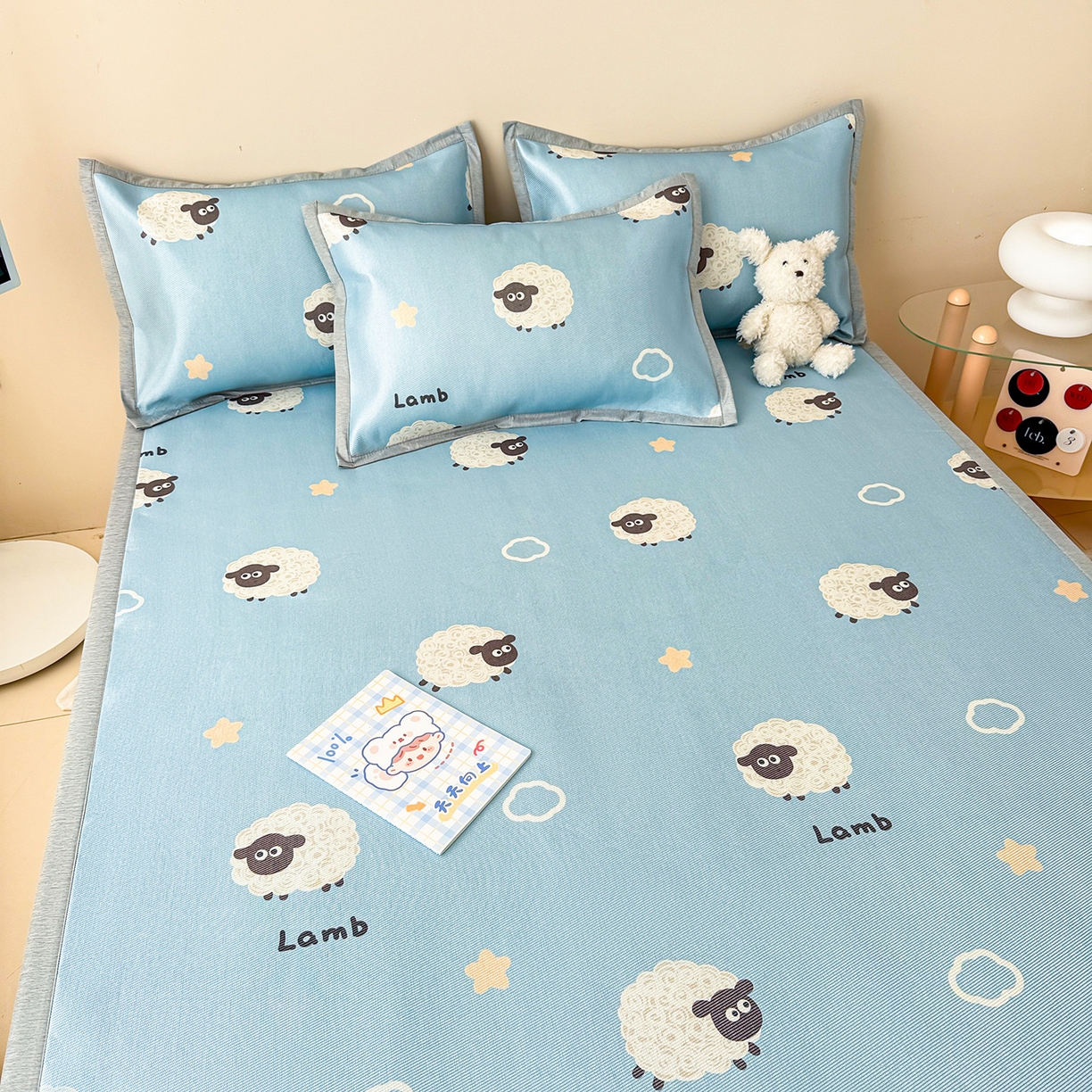 91家纺网 家纺一手货源 找家纺 懒猫家纺 2026新款250D数码印花宽边圆网冰丝凉席 小羊咩咩