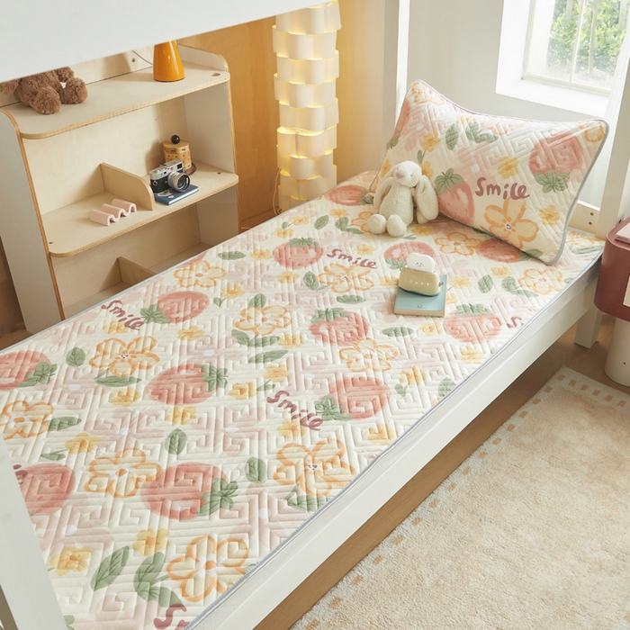 91家纺网 家纺一手货源 找家纺 舒居家纺 2026新款学生床全棉软床垫床盖 微笑草莓