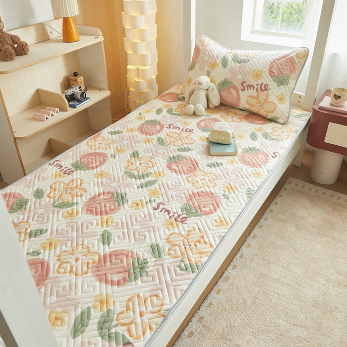 91家纺网 家纺一手货源 找家纺 舒居家纺 2026新款学生床全棉软床垫床盖 微笑草莓