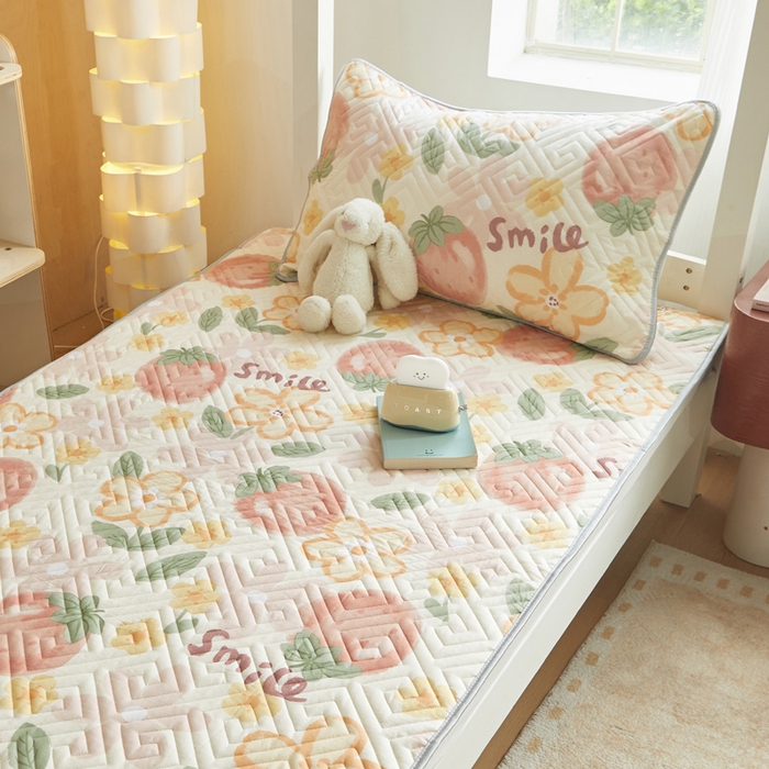 91家纺网 家纺一手货源 找家纺 舒居家纺 2026新款学生床全棉软床垫床盖 微笑草莓